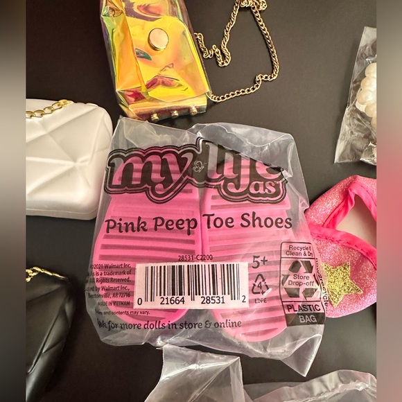 My life as shoes and accessories ✨💕🎀 - Picture 3 of 5